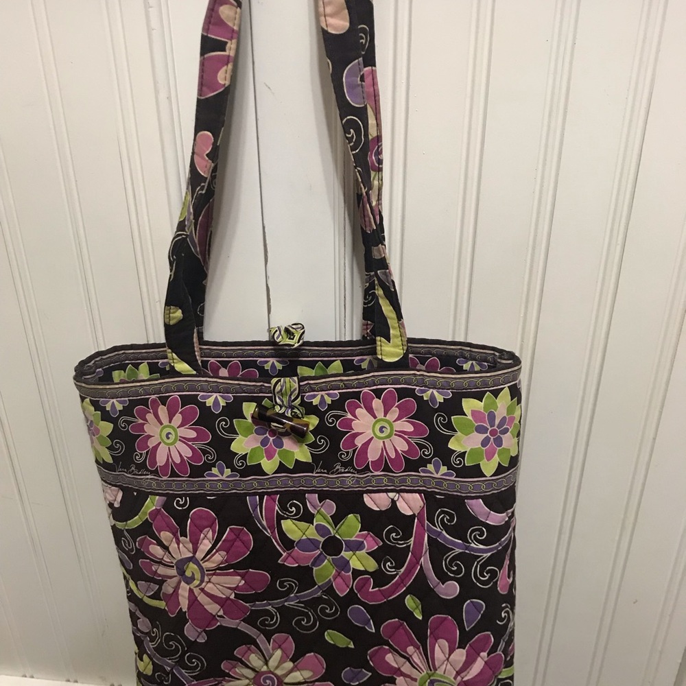 Vera Bradley tote, used no edits on the pictures